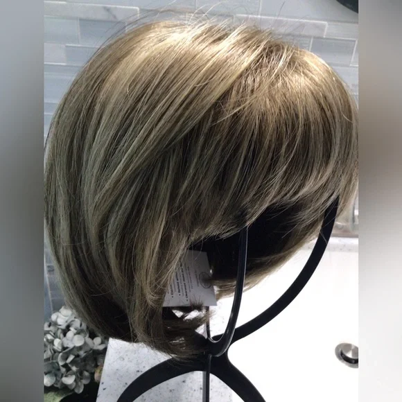 Paula Young Shelby wig
Brand New in box with tags
Never worn - Picture 4 of 7